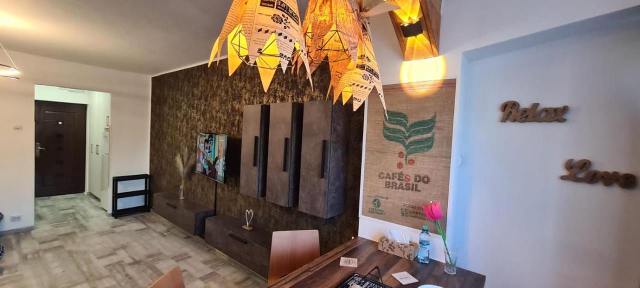 Tiki'S Bar Studio Bukares Bagian luar foto