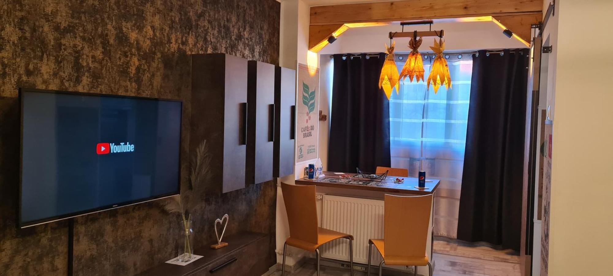 Tiki'S Bar Studio Bukares Bagian luar foto